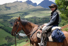 Equateur - Groupe de cavaliers  - Randonnée équestre sur l'avenue des volcans - Randocheval / Absolu voyages